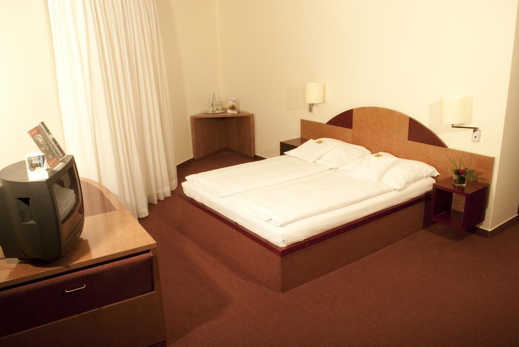 Hotel Rolandsburg Dusseldorf Room photo